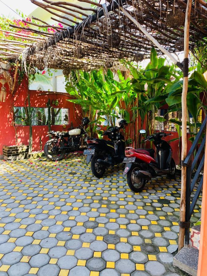 Sunflower Stay And Surf Canggu  Luaran gambar