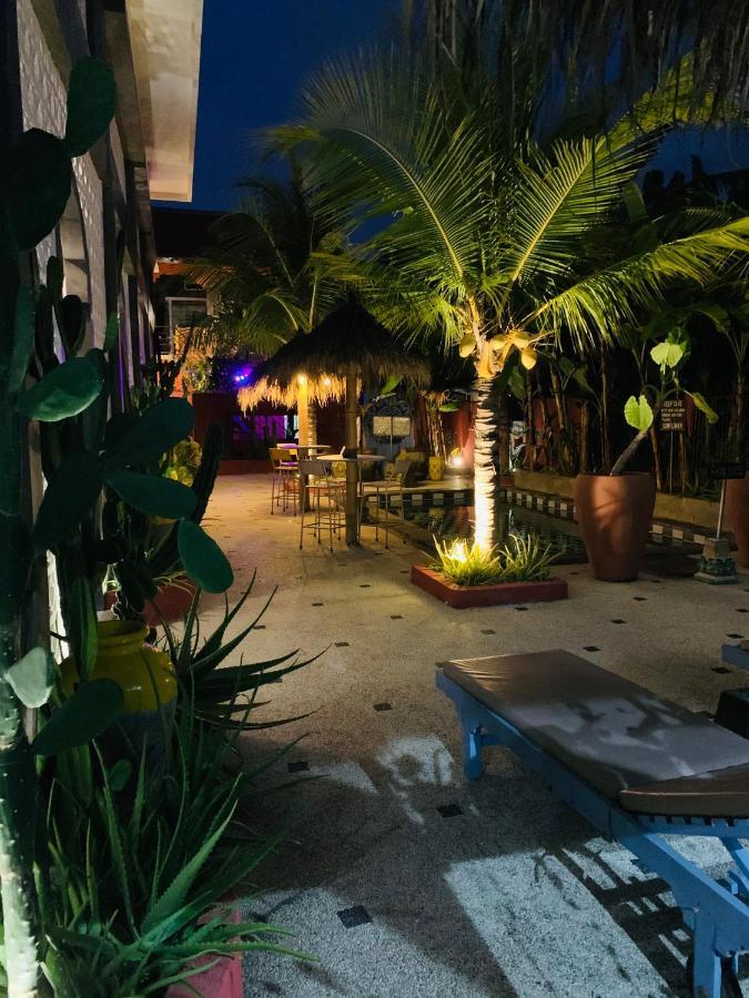 Sunflower Stay And Surf Canggu  Luaran gambar