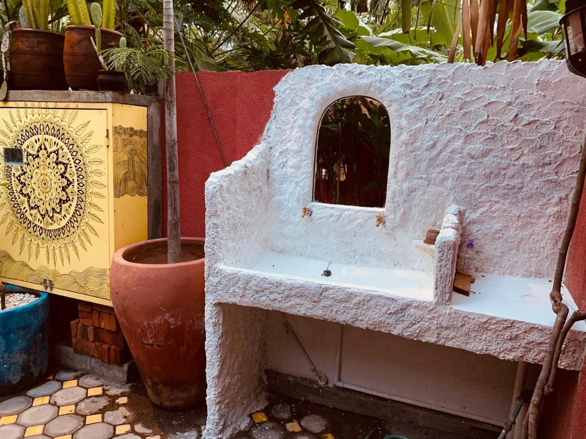 Sunflower Stay And Surf Canggu  Luaran gambar