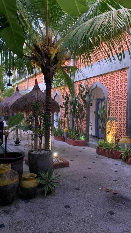 Sunflower Stay And Surf Canggu  Luaran gambar
