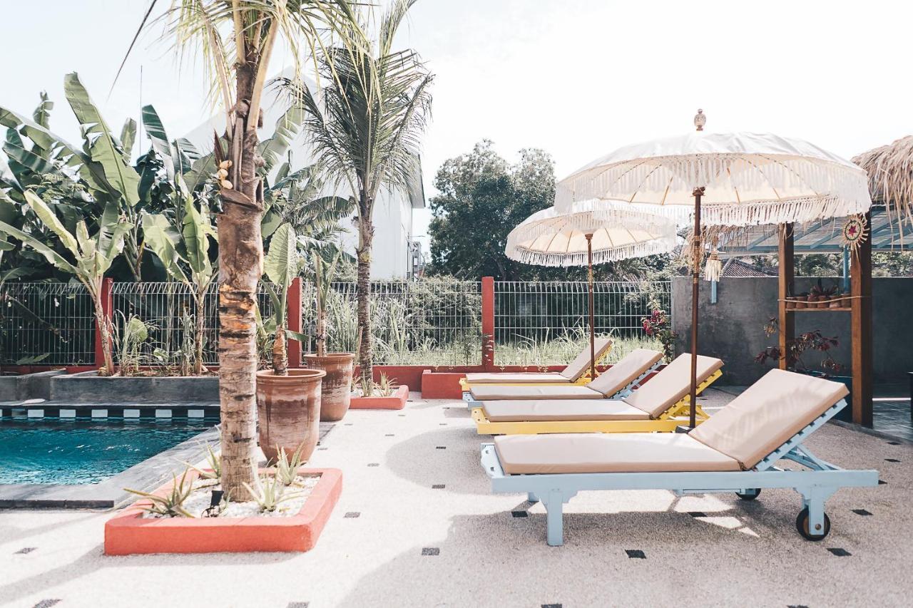 Sunflower Stay And Surf Canggu  Luaran gambar
